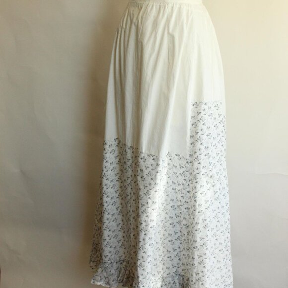 Vintage Antique 1890s Skirt, Victorian Gray and White Floral Cotton with Ruffle - Picture 8 of 10